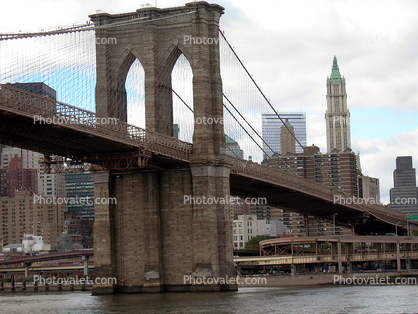 Brooklyn Bridge, East River, skyline