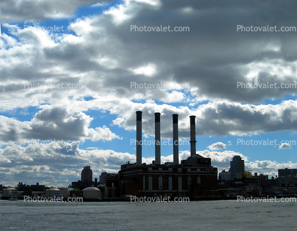 Brooklyn Navy Yard Cogeneration Station, Clouds, East River