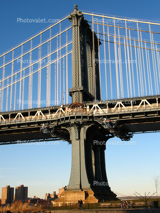Manhattan-Bridge, East-River