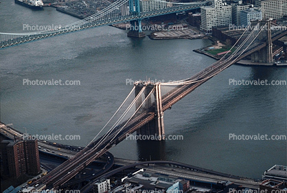 Brooklyn Bridge, East-River