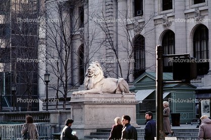 Lion Sculpture, Pedestal, Manhattan, 30 November 1989