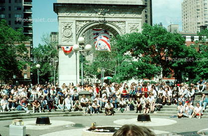 Crowds, summertime, summer, Washington Square, June 1989