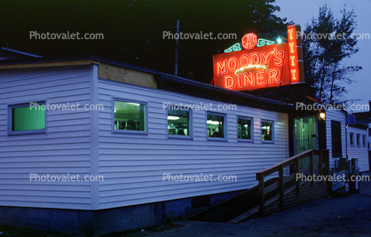 Moody's Diner, neon sign, building