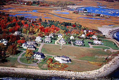 Shoreline, woodlands, Homes, Houses, New Hampshire, autumn