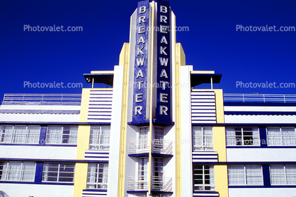 Breakwater Hotel, Art-deco building