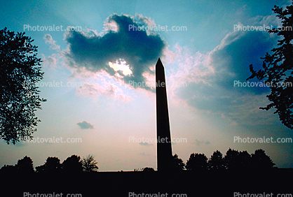 Washington Monument, clouds