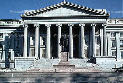 Alexander Hamilton Sculpture, Colmuns, Steps, The Treasury Department