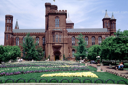 Smithsonian Castle, gardens