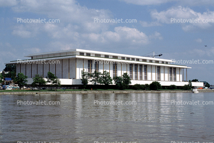 Kennedy Center for the Performing Arts, Potomac River