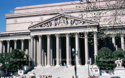 Supreme Court Building, Columns