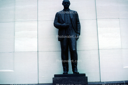 Statue of Robert Taft, Bronze, art, artform, The Robert A. Taft Memorial, September 1957, 1950s