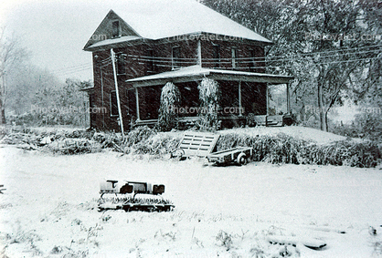Snowy, Winter, Wintry, home, house, single family dwelling unit, residence