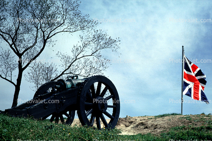 Cannon, British Flag, Revolutionary War Battlefield, American Revolution, Battlefield, History, Historical, Yorktown, Revolutionary War, War of Independence, artillery, gun