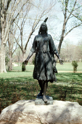Statue of Pocahontas, 1607