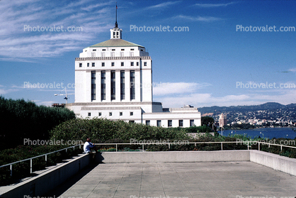 Superior Court of California, County of Alameda, building
