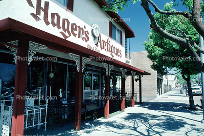 Hagens Antiques, storefront