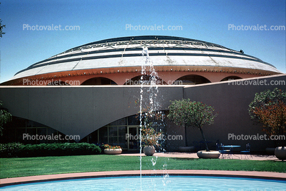 Marin County Civic Center, Pool, dome, water fountain