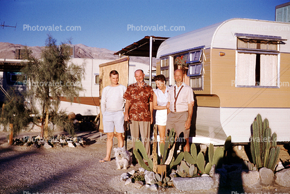 Desert Hot Springs, trailer, men, women, December 1961, 1960s