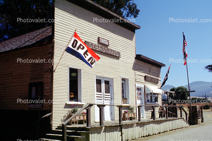 Sebastian's Store, San Simeon, Open Flag
