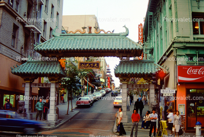 Chinatown Gate, Bush and Grant streets, cars, 1983