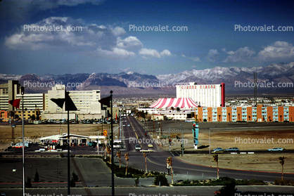 circus circus, road, Mountains, casino, buildings, hotels, May 1973, 1970s