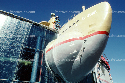 DIVE!, Yellow Submarine, Fashion Show Mall, Restaurant, Shops, Shopping, building, outlet