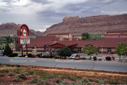 Archway Inn, Building