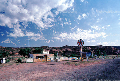 Texaco Gas Station, Dirt Road, Cisco, unpaved