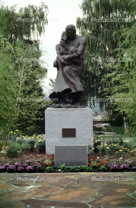 Man Woman Bronze statue, statuary, figure, Sculpture, roadside, July 1979, 1970s