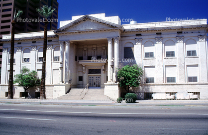 Institutional Building, columns