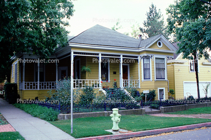 Single Family Dwelling Unit, lawn, residence, building, Fire Hydrant, 31 October 1983