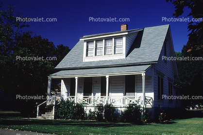 House, Single Family Dwelling Unit, Home, lawn, residence, building, 26 October 1983