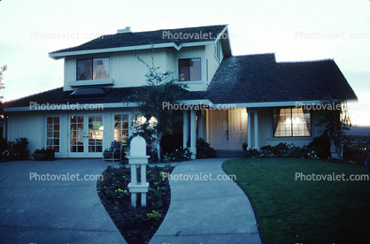 House, Single Family Dwelling Unit, lawn, Police Headquarters, 2 November 1983