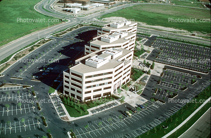 Associates Center Building, road, street, 22 April 1985