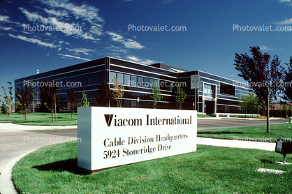 Viacom International, Office Building, lawn, 27