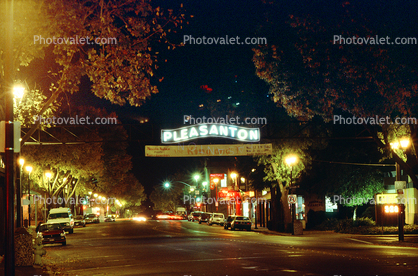 Pleasanton, Downtown, Arch, 5 November 1985