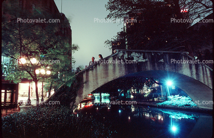 Paseo del Rio, the Riverwalk, San Antonio, bridge, night, nightime, 24 March 1993