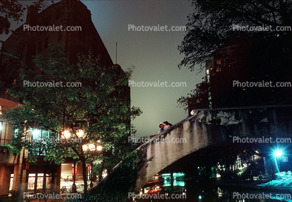 Kissing couple on Footbridge, Paseo del Rio, the Riverwalk, San Antonio, 24 March 1993
