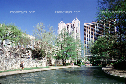 Marriot Hotel, river, walkway, highrise, building, Paseo del Rio, the Riverwalk, San Antonio, 25 March 1993