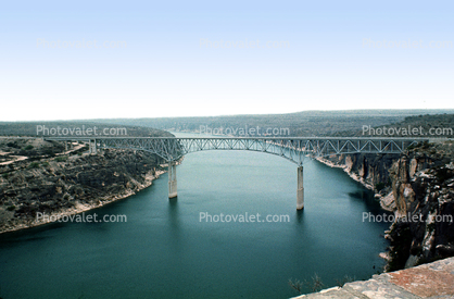 Rio Grande River Bridge, Water