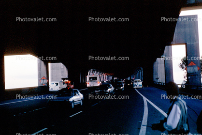 Cars driving in the opposite direction, Fleeing, Loma Prieta Earthquake (1989), 1980s