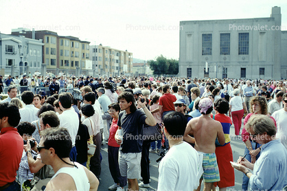 Crowds, People, Refugee Center, Marina district, Loma Prieta Earthquake (1989), 1980s