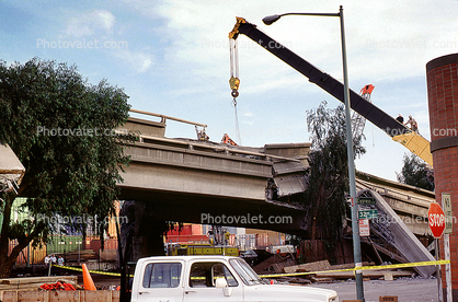 Crane, Cypress Freeway, pancake collapse, Loma Prieta Earthquake (1989), 1980s