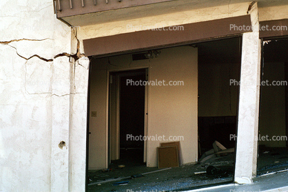 Crack, Building Collapse, Northridge Earthquake Jan 1994