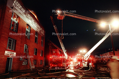 fire at 3rd street and 20th street, San Francisco, flashing lights, Potrero Hill, Fire Engine, Dogpatch District