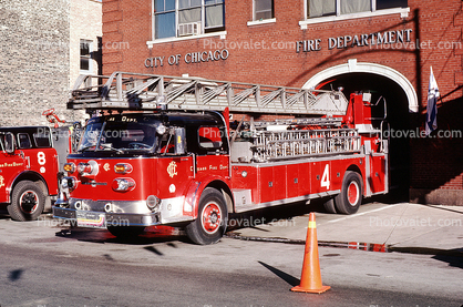 Chicago Fire Dept., Hook and Ladder Truck, American LaFrance