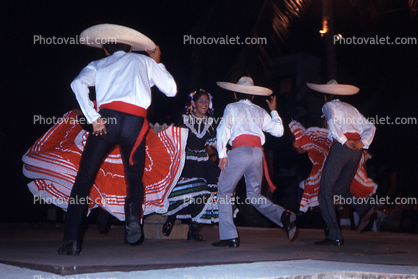 Mexican Dance, Twirl, Twirling