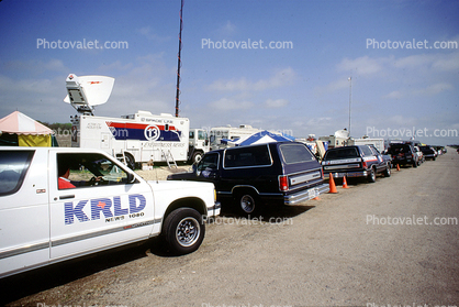 KRLD, News Media camp for the Waco siege, Tents, vans, 1993, telescopic Microwave Transmitter