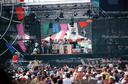 Stage, Jeff Bridges at Live Aid, Philadelphia, JFK Stadium