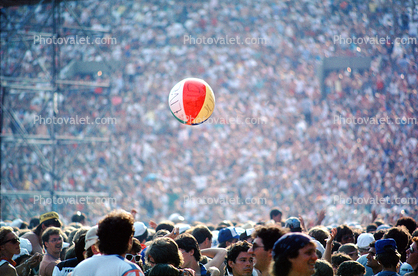 Beach Ball, Audience, People, Crowds, JFK Stadium, Live Aid Benefit Concert, 1985, Philadelphia, Spectators